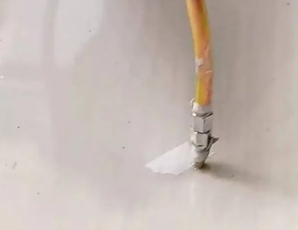 广阳瓷砖空鼓维修公司专业解答在瓷砖铺贴过程中，如果使用的砂料过粗（如全部使用了粗砂），可能会导致以下问题